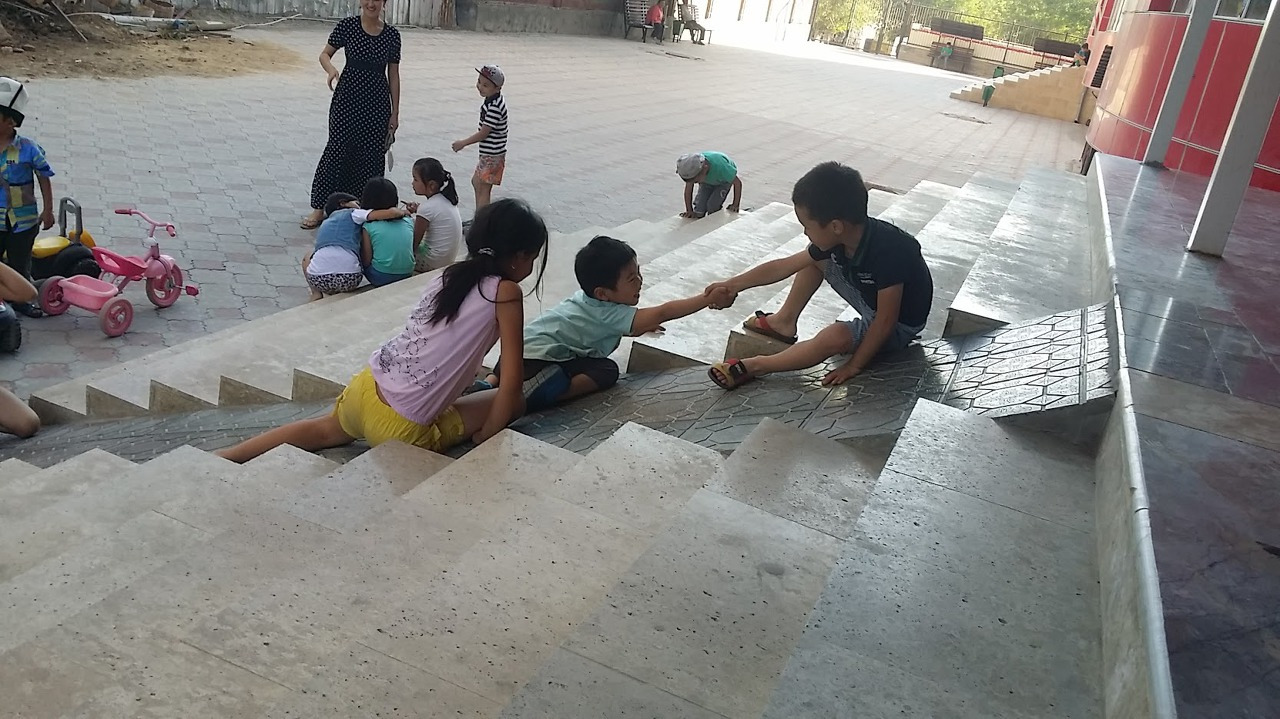 아이들의 놀이터.jpg