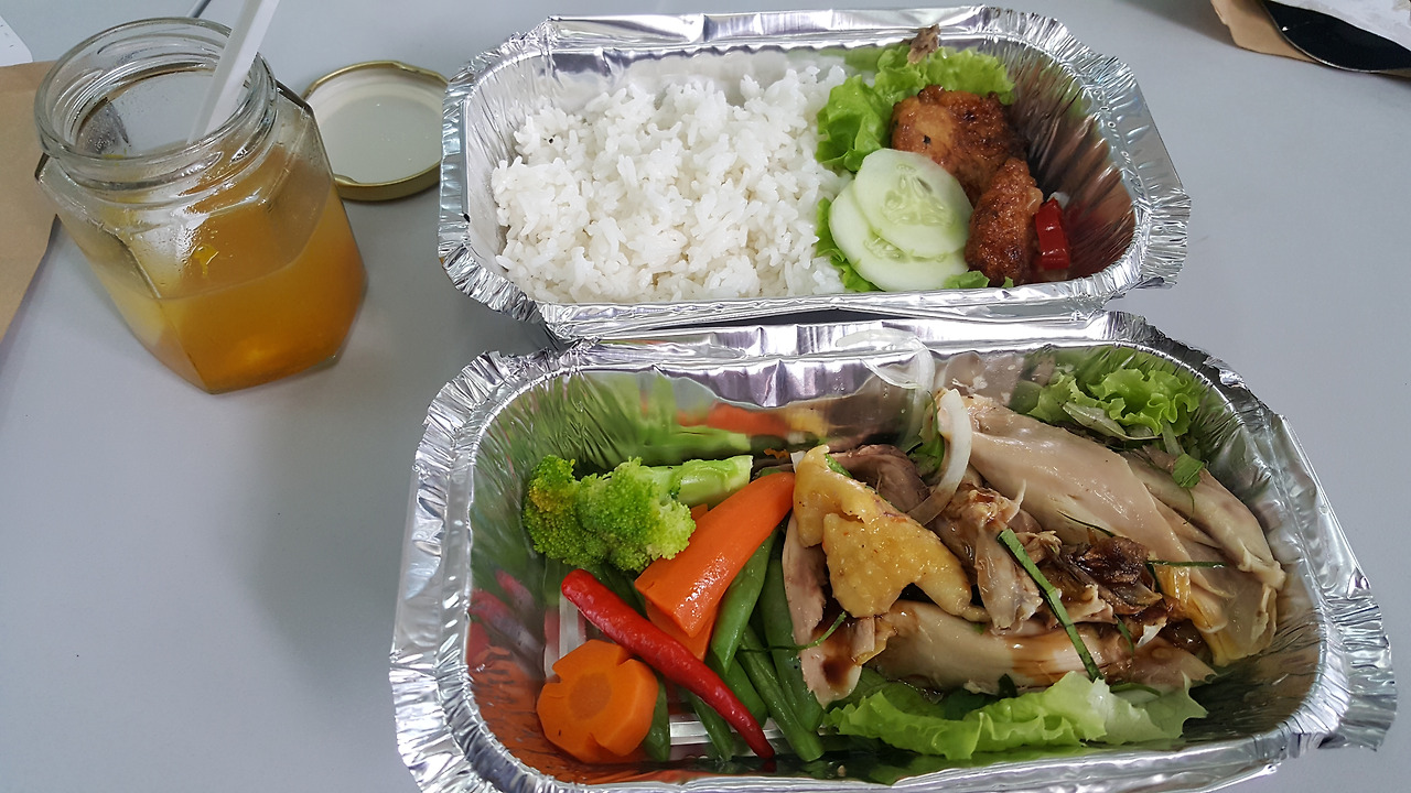 (사진37) 교사들이 시켜 먹는 도시락.jpg