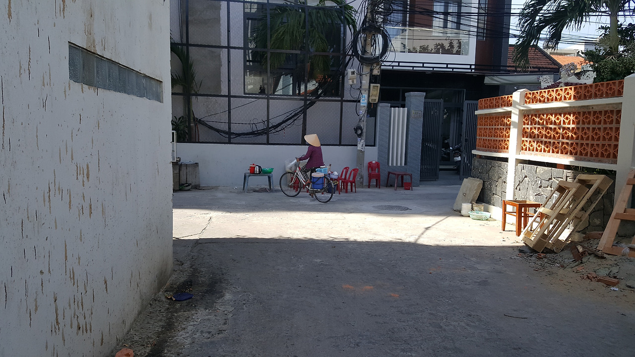 (사진27) 논을 쓴 아주머니.jpg