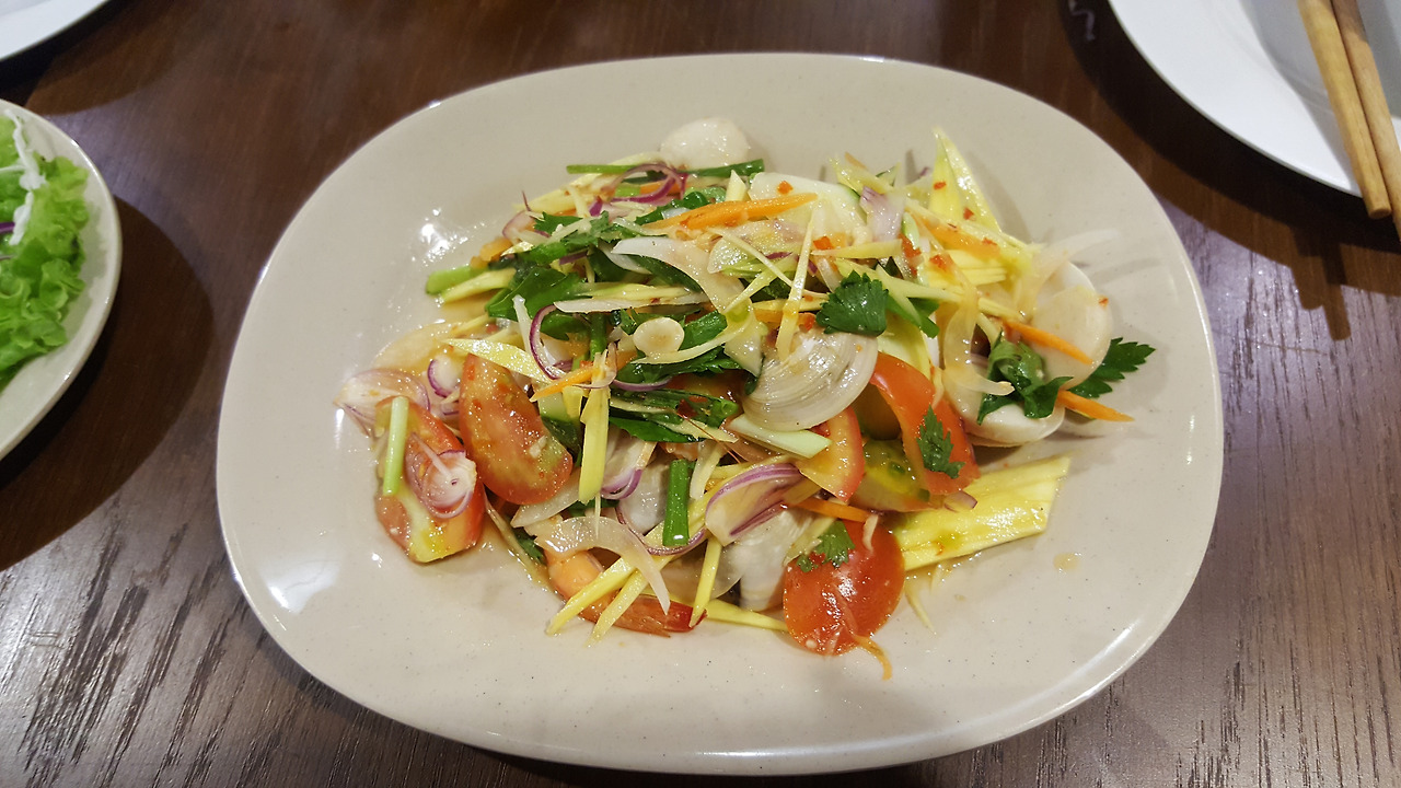 (사진22) 매콤한 망고 샐러드.jpg