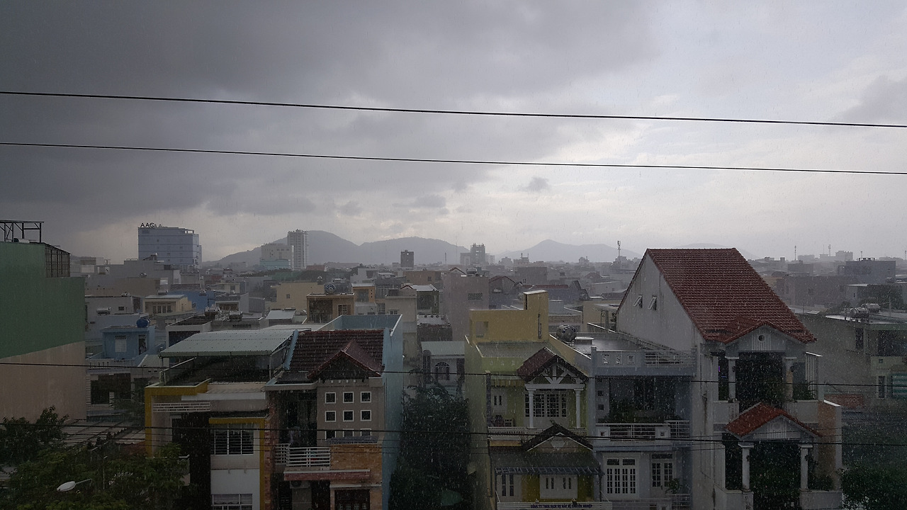 (사진29) 비 오는 날 집 앞 풍경.jpg