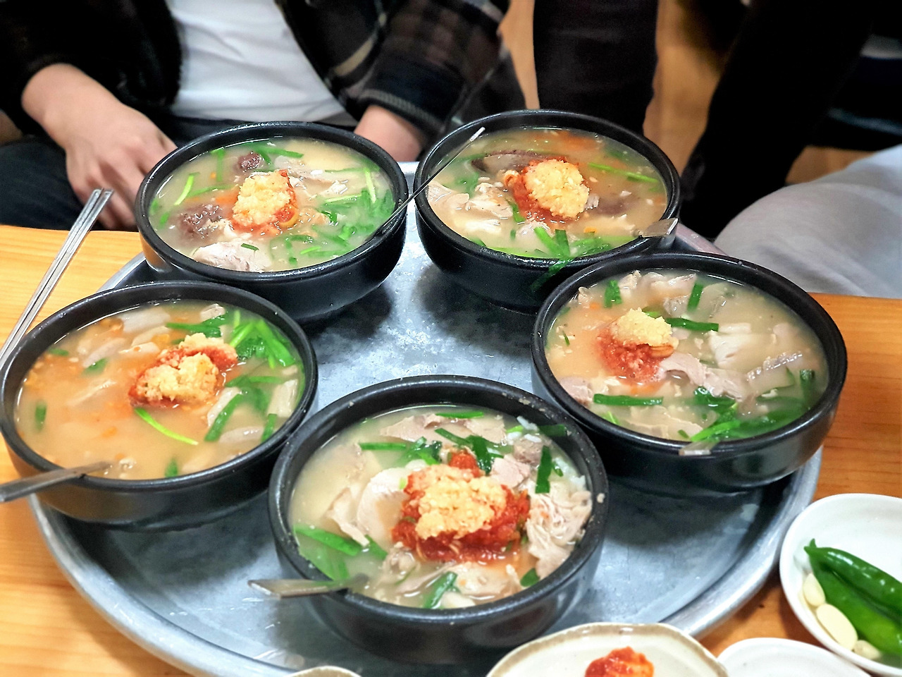 knBQskdzI__AHxF7WZJmBZeMiYQ (1).jpg