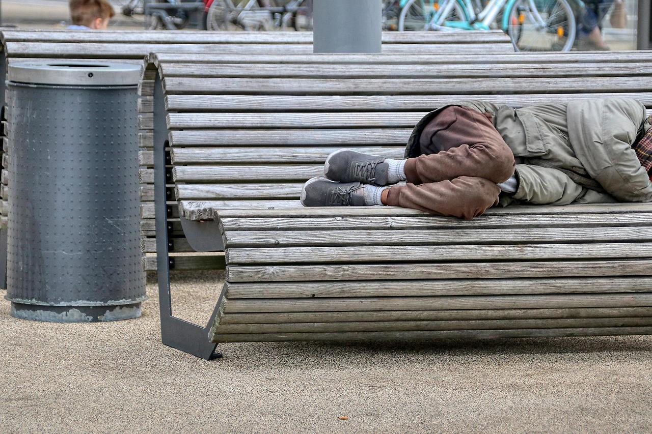 homeless-g51dc2c3d0_1920.jpg