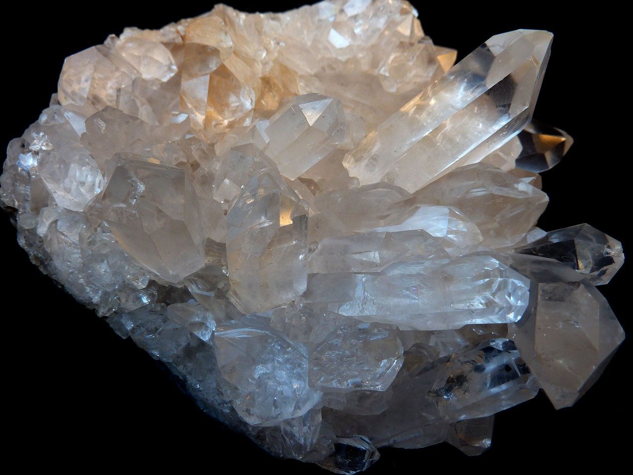 rock-crystal-1603425_1280.jpg