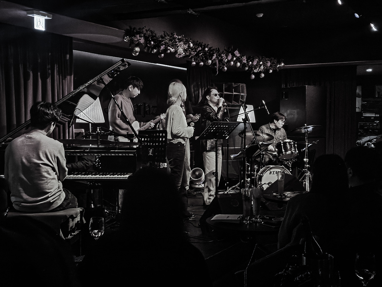 올댓재즈에서 밤.jpg