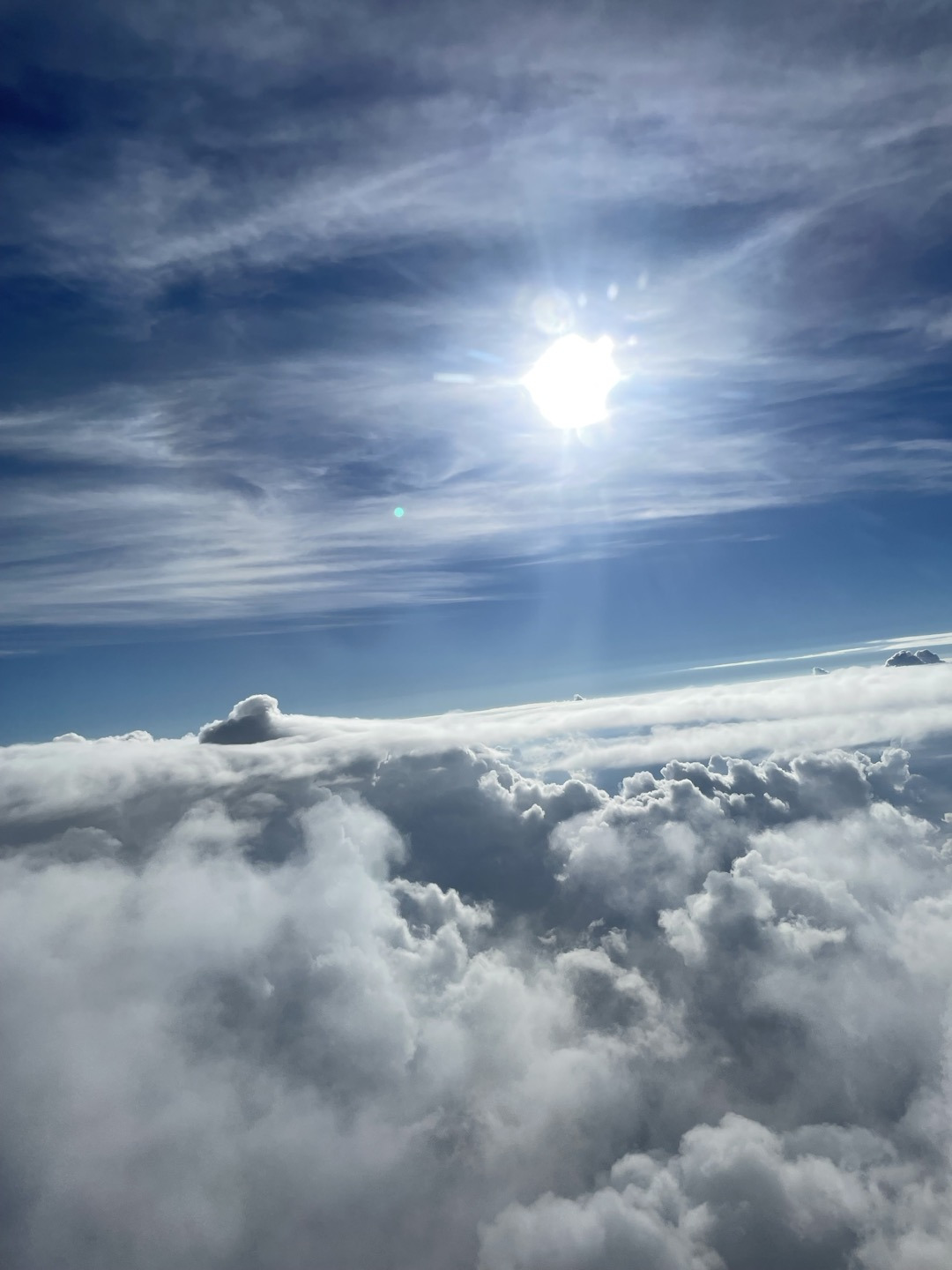 비행기에서 찍은 태양.jpg