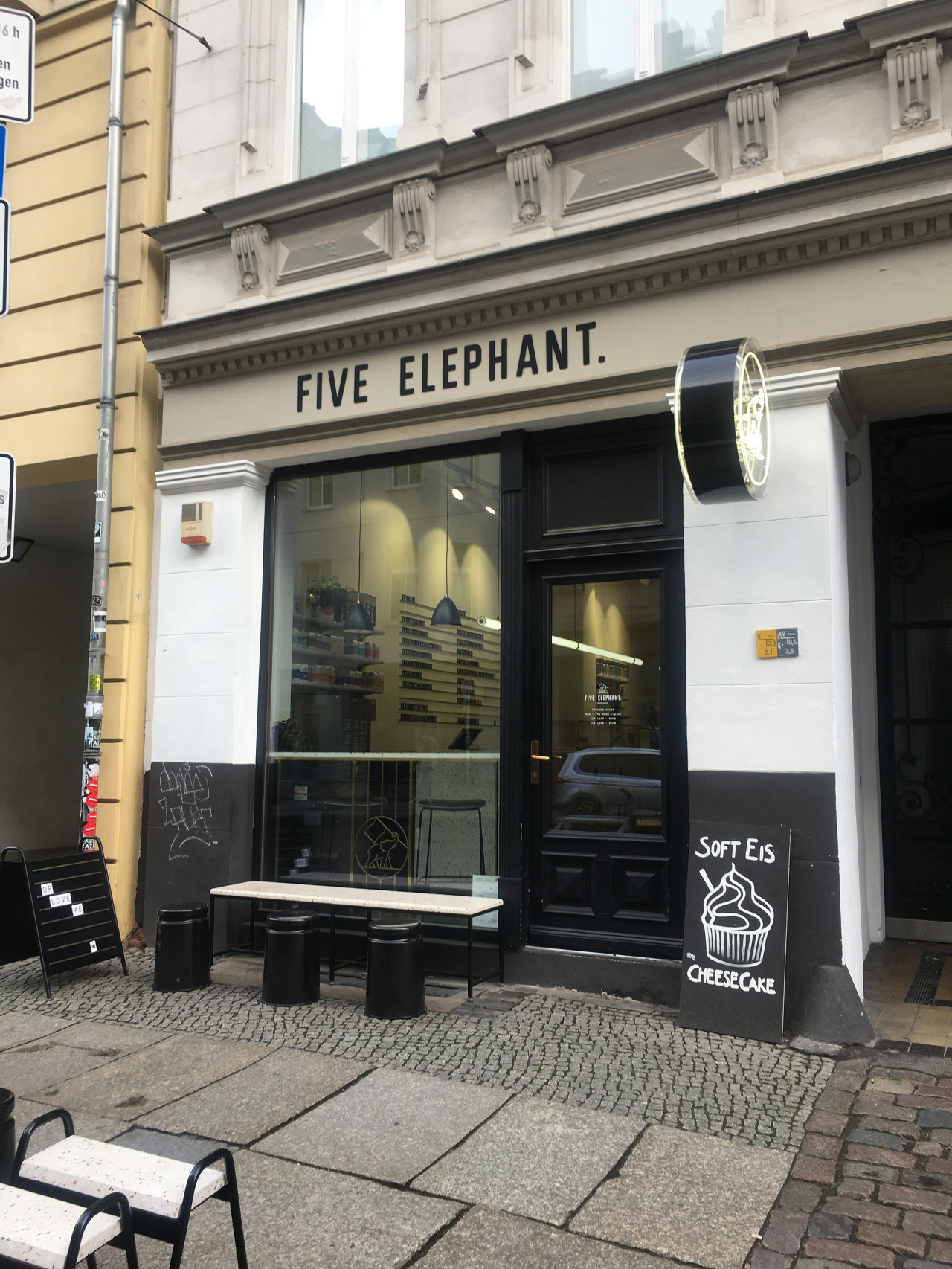 Five Elephant_4.jpg