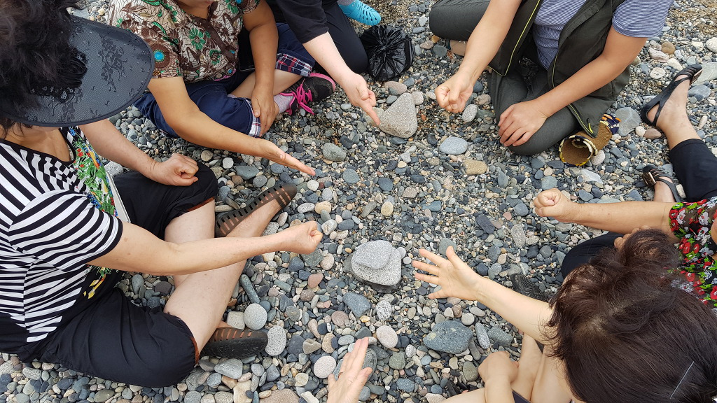 묵찌빠, 울산에바다농아교회 하계야유회(主後2017.8.13, 관성해수욕장).jpg