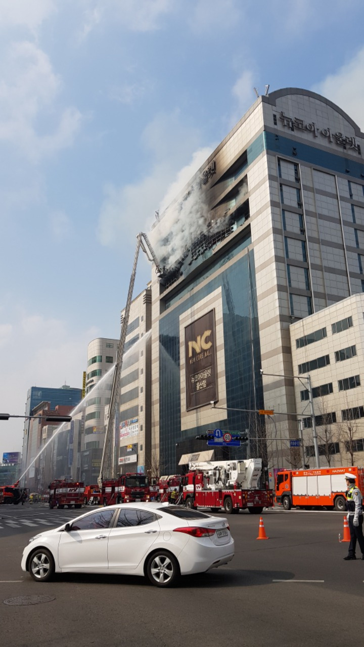 울산 뉴코아아울렛 화재현장 (6).jpg