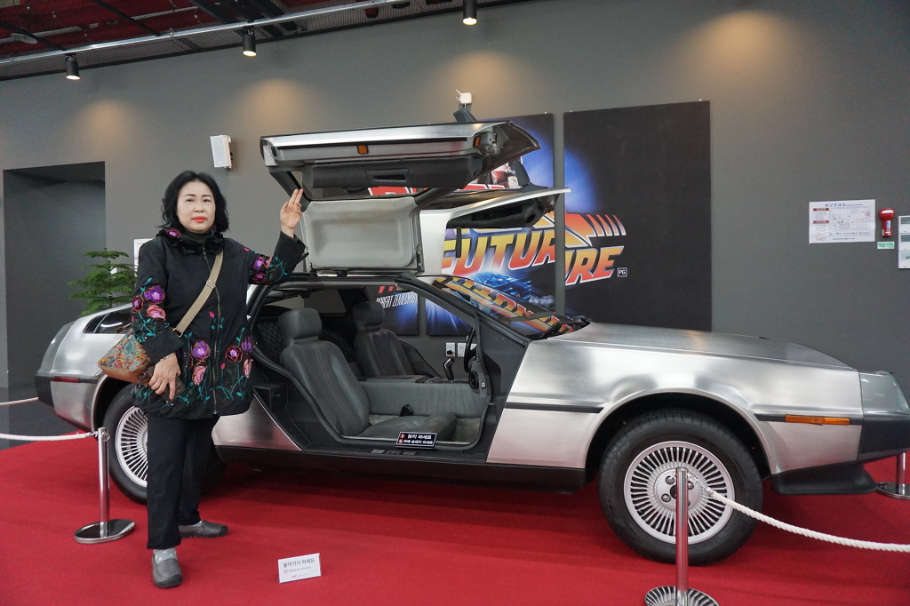 미국영화 백 투더 퓨쳐에 등장했던 차량.jpg