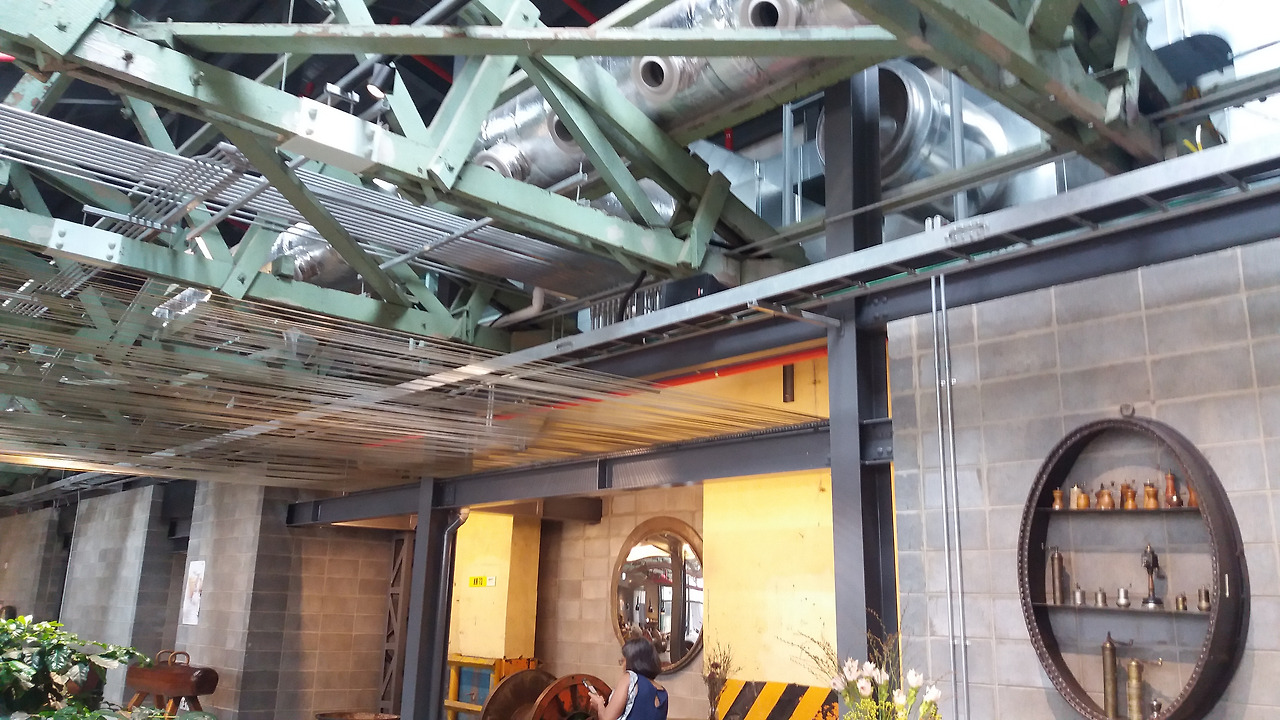 20170825_망미동 테라로사 천정.jpg