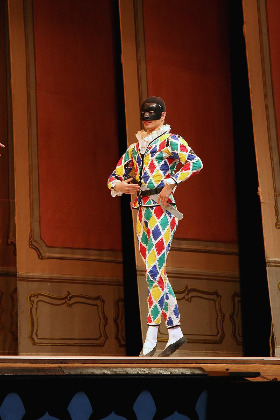 800px-Tivoli_Gardens_-_Harlequin.jpg