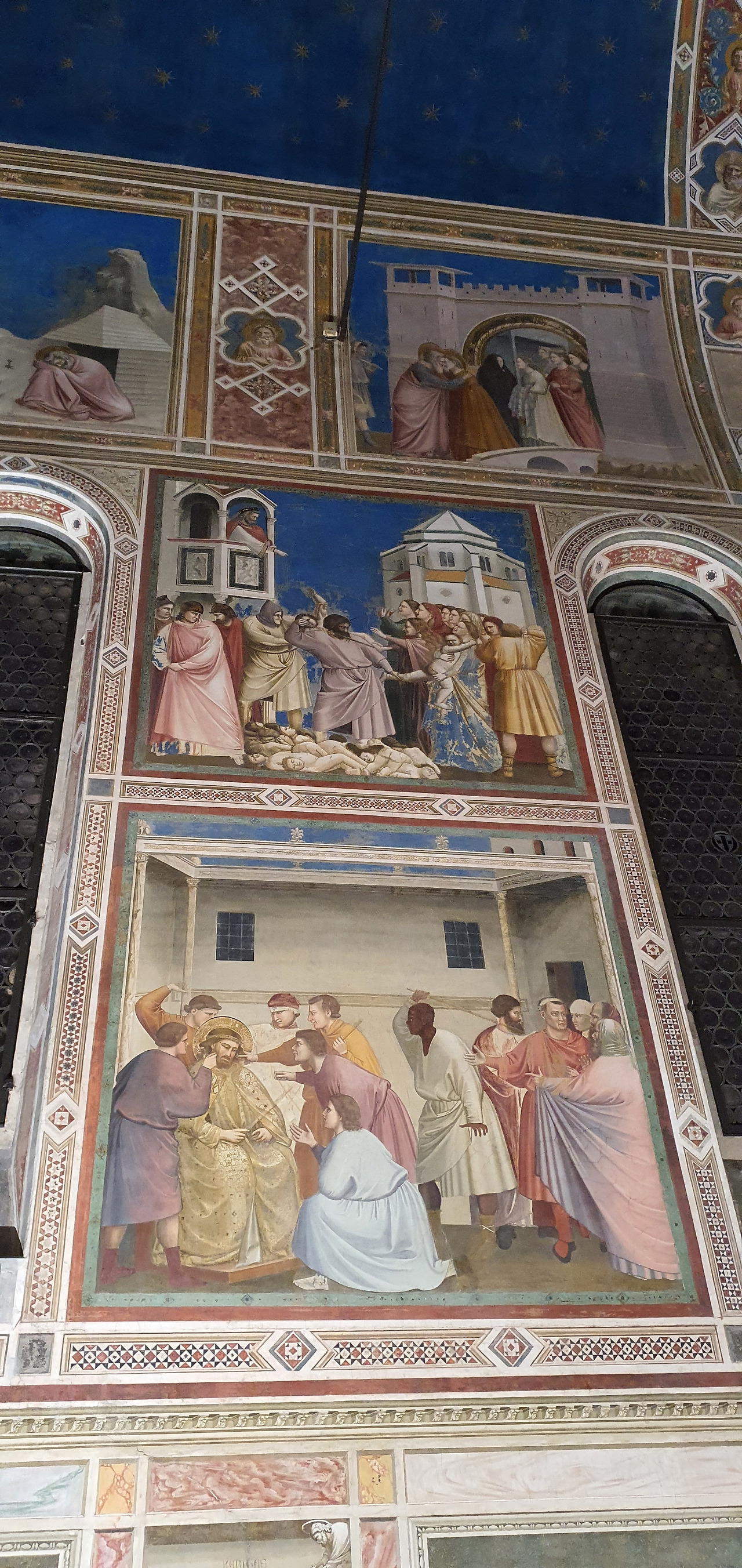 스크로베니 예배당_맨 위 입맞춤.jpg