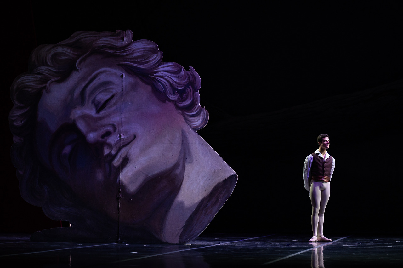 0_Il rosso e il nero_Michele Satriano (Julien)_ph Fabrizio Sansoni-Opera di Roma 2024_3312.jpg