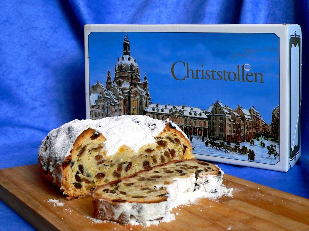 1024px-Stollen-Dresdner_Christstollen.jpg