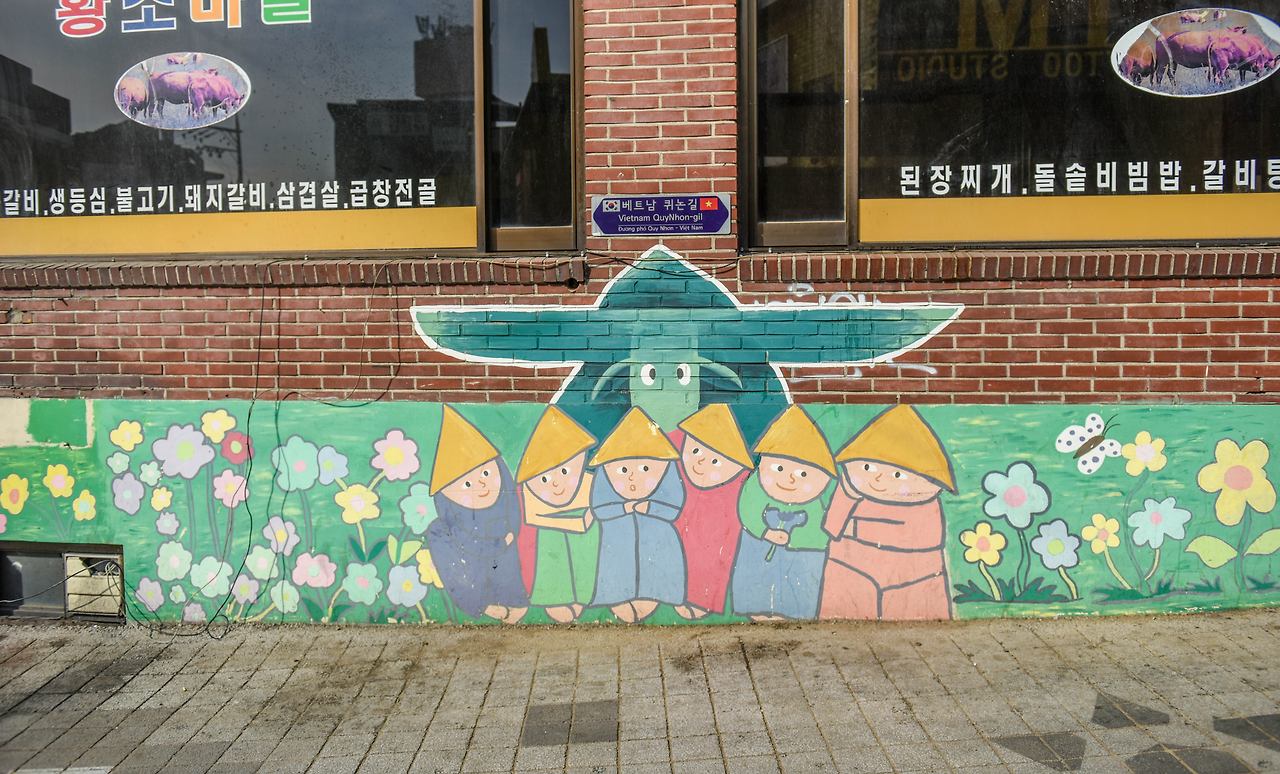 베트남 퀴논길 테마거리 벽화 (3).jpg