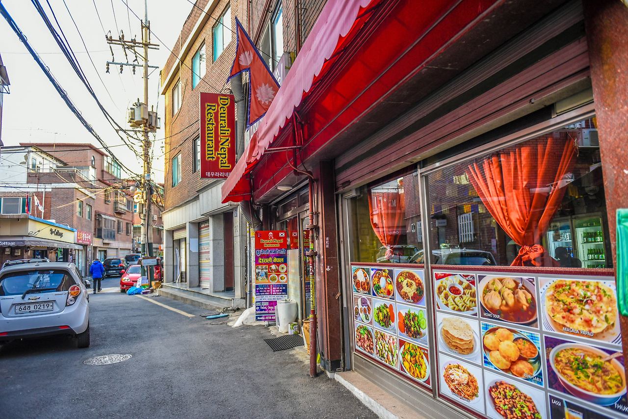 동대문 네팔 음식거리에 있는 네팔식당.jpg