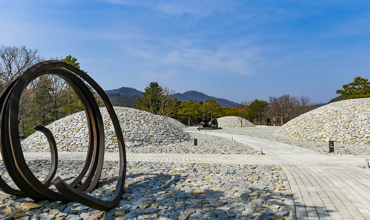 뮤지엄산 스톤가든.jpg