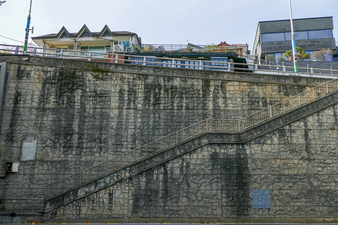 부암동 자하문로터널입구 계단 서울관광재단 제공.jpg