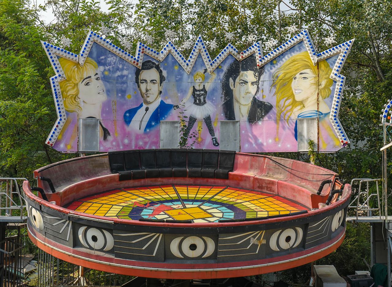 용마랜드 멈춰버린 놀이기구.jpg