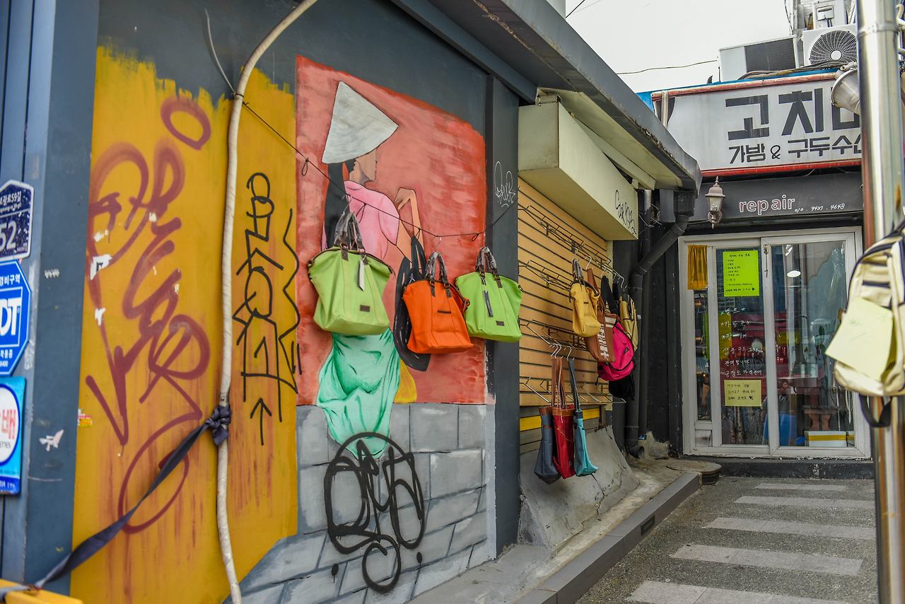 베트남 퀴논길 테마거리 벽화.jpg