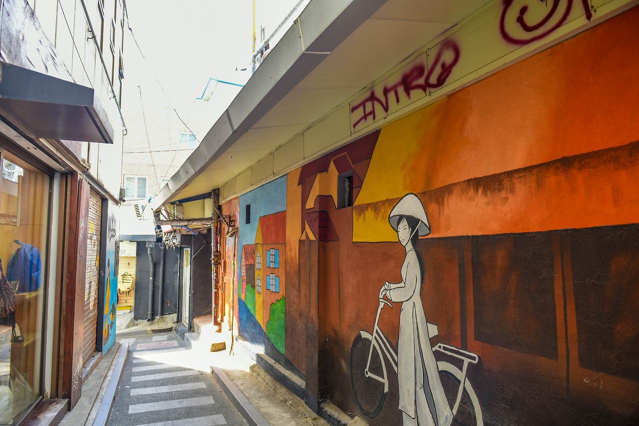 베트남 퀴논길 테마거리 벽화 (2).jpg