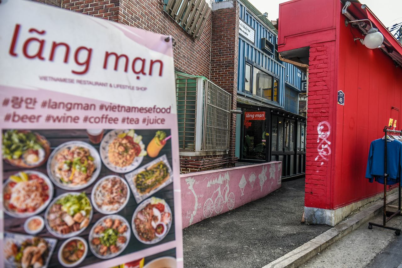 베트남 퀴논길 테마거리의 베트남 음식점.jpg