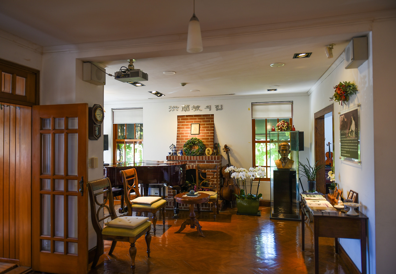 홍난파의 집 내부.jpg