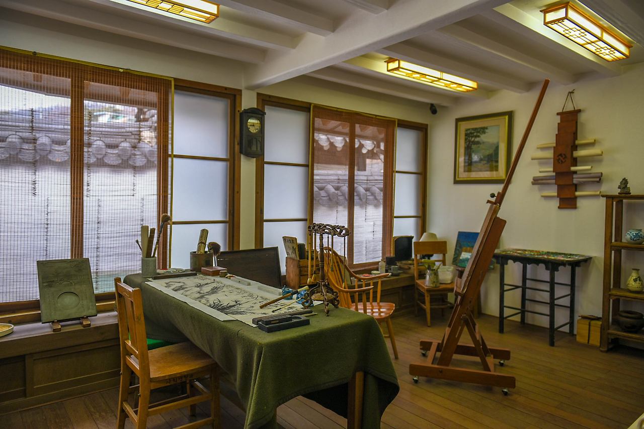 원서동길, 고희동 가옥의 화실.jpg