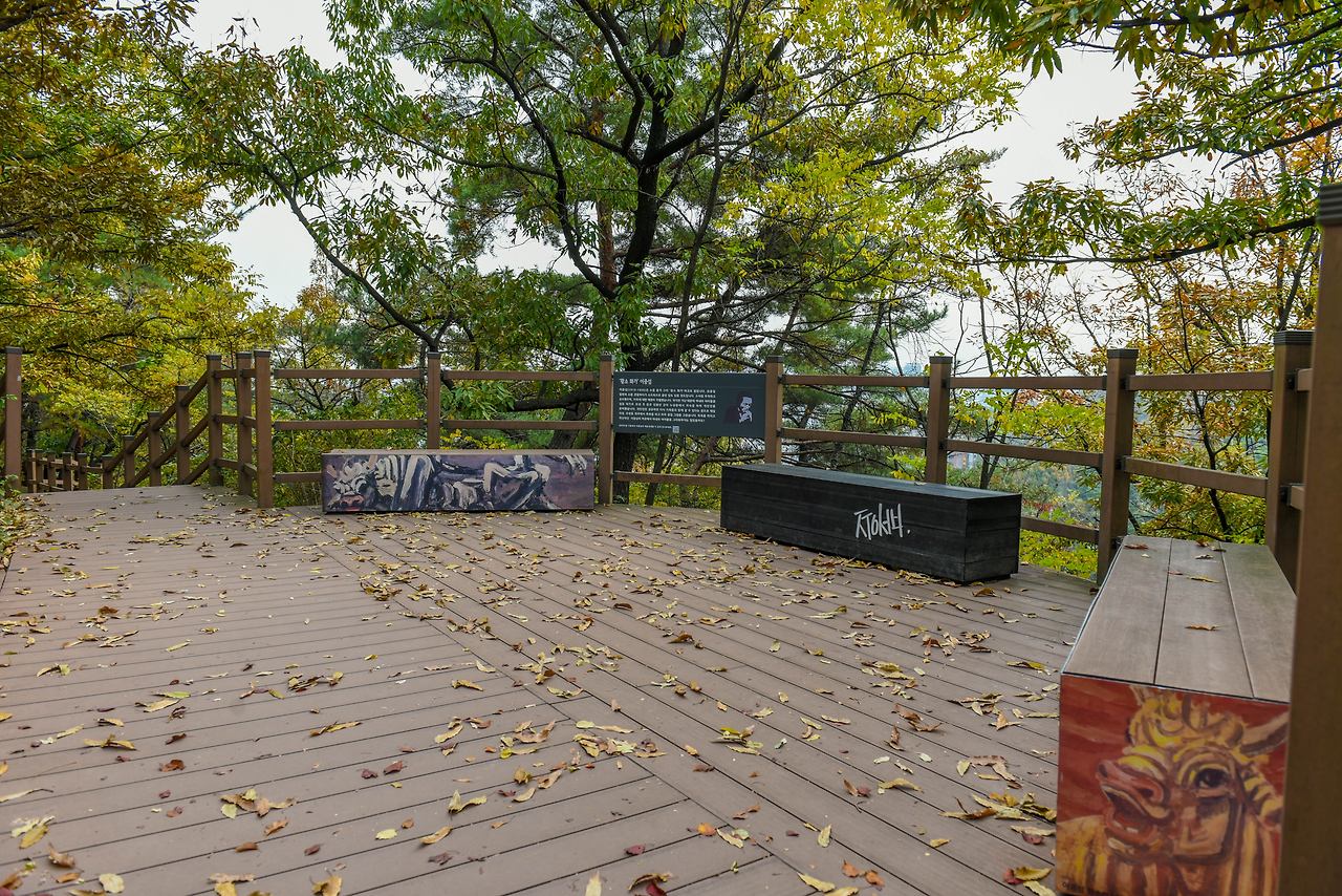 인왕산 숲길에서 만난 이중섭의 작품.jpg