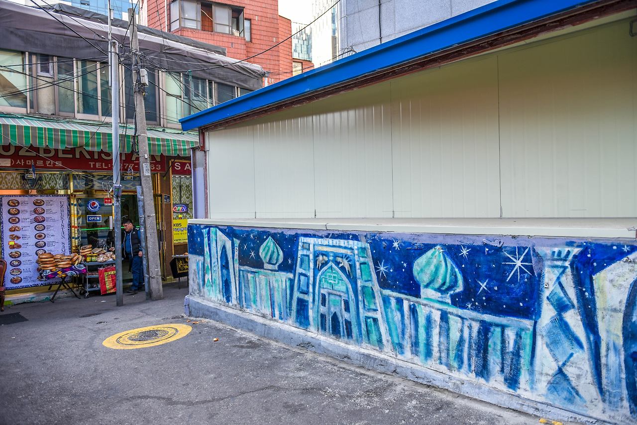 광희동 중앙아시아 거리 골목.jpg