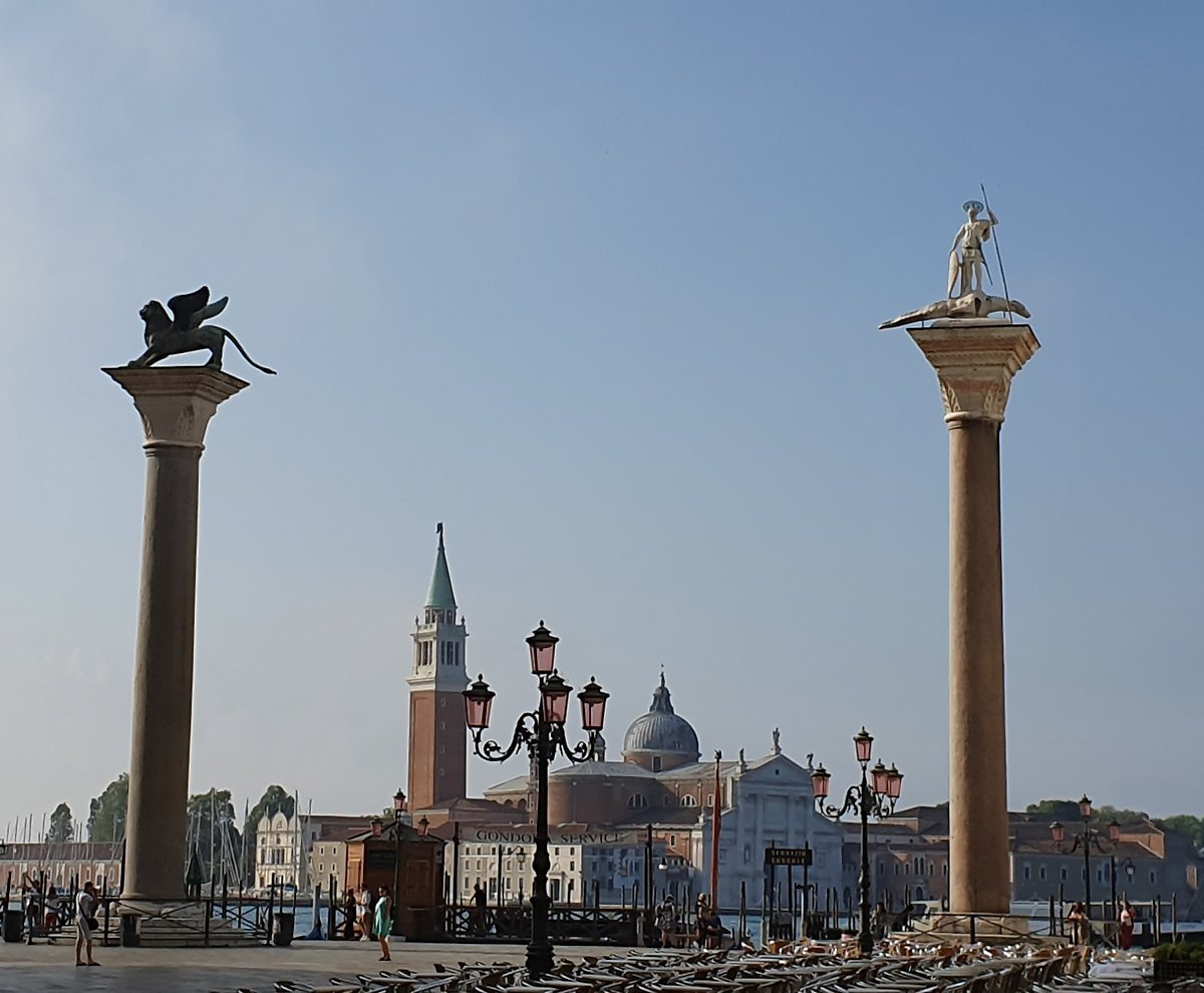 도시의 두 상징.jpg