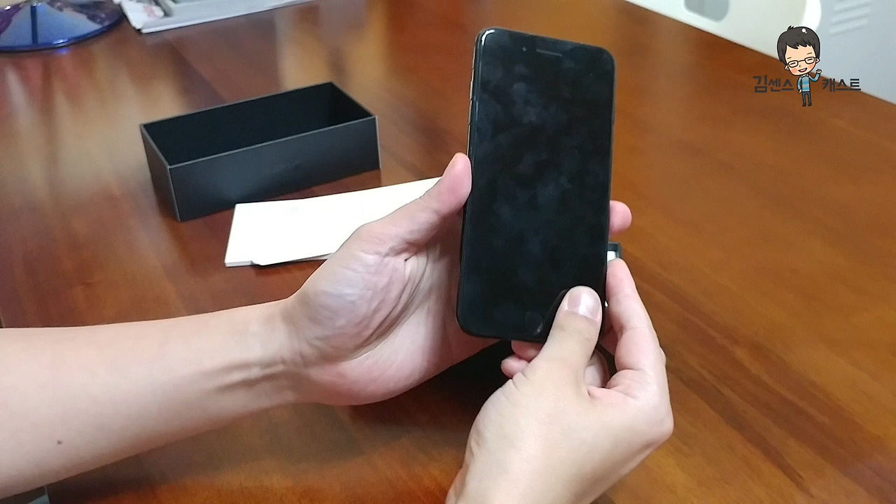 아이폰7 플러스 개봉기.mp4_20161023_082436.014.jpg