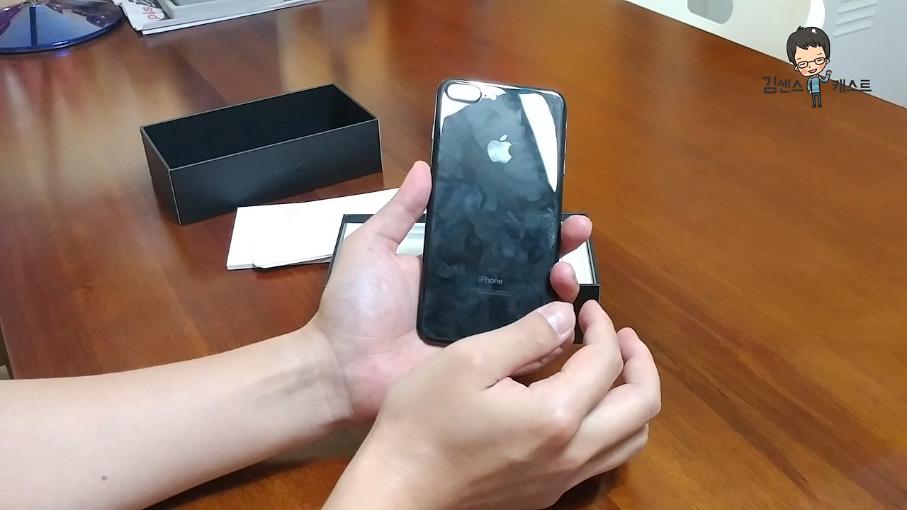 아이폰7 플러스 개봉기.mp4_20161023_082440.508.jpg