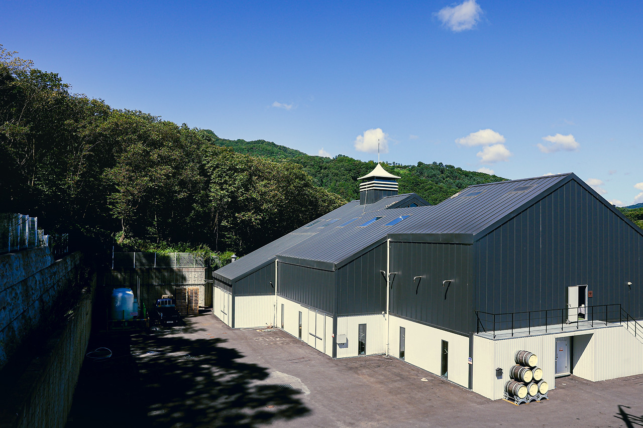 기원 위스키 증류소.jpg