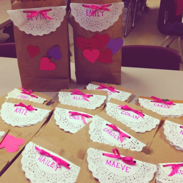 c0c509a00ac2cf7b9c89dc3e66eacaba--goodie-bag-valentines-day.jpg