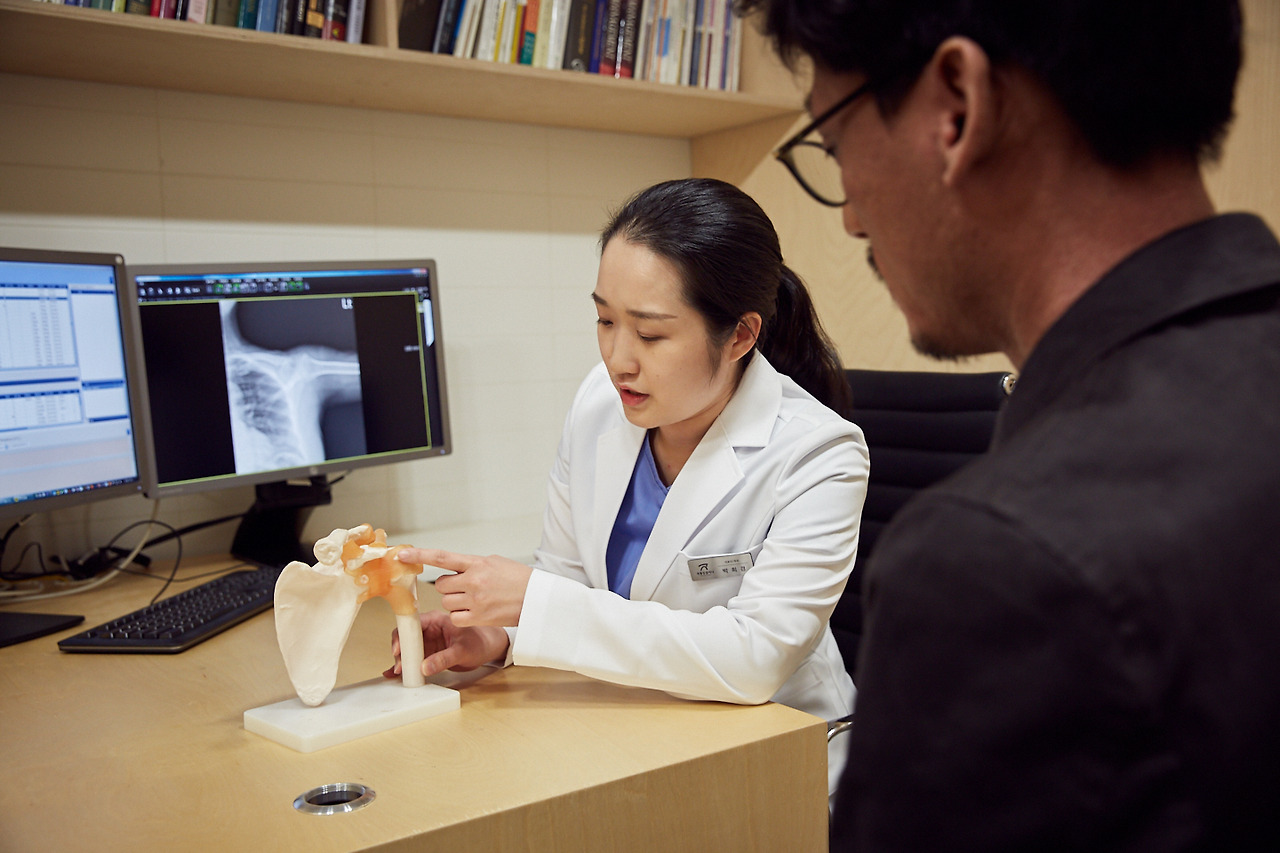 진료_박희경원장님_어깨 (58).jpg