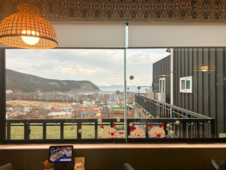 램스하우스 창가자리.jpg