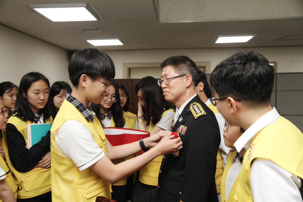 입선10-소방관아저씨 힘내세요.jpg