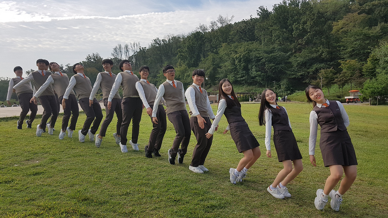 장려6-단합된 힘으로 졸업사진.jpg