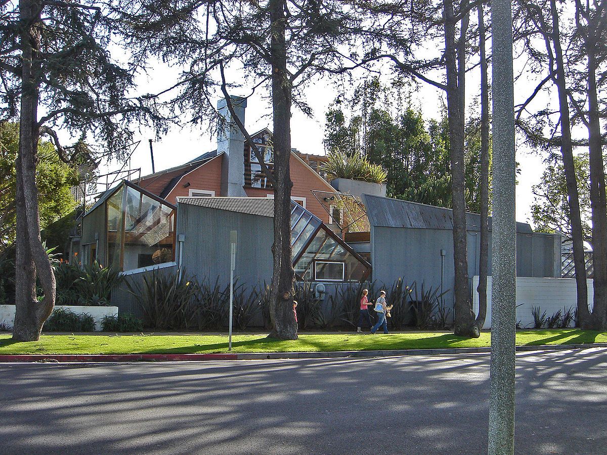 1200px-Gehry_House_-_Image01.jpg