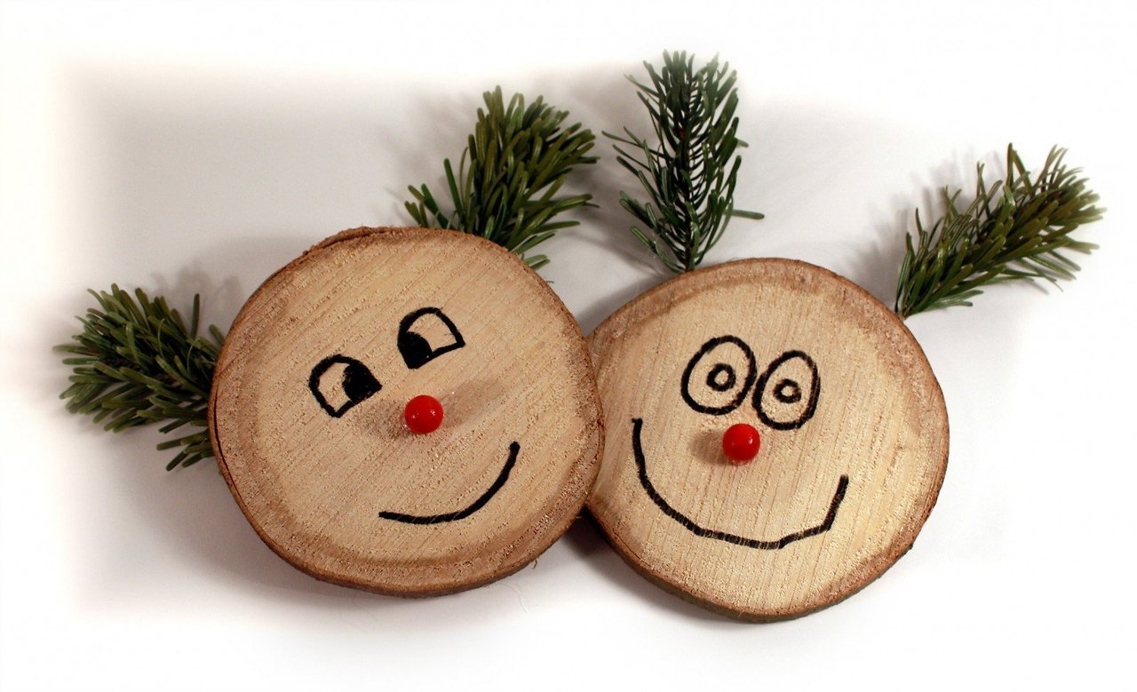 faces-laugh-wood-figures-christmas-tannenzweig.jpg