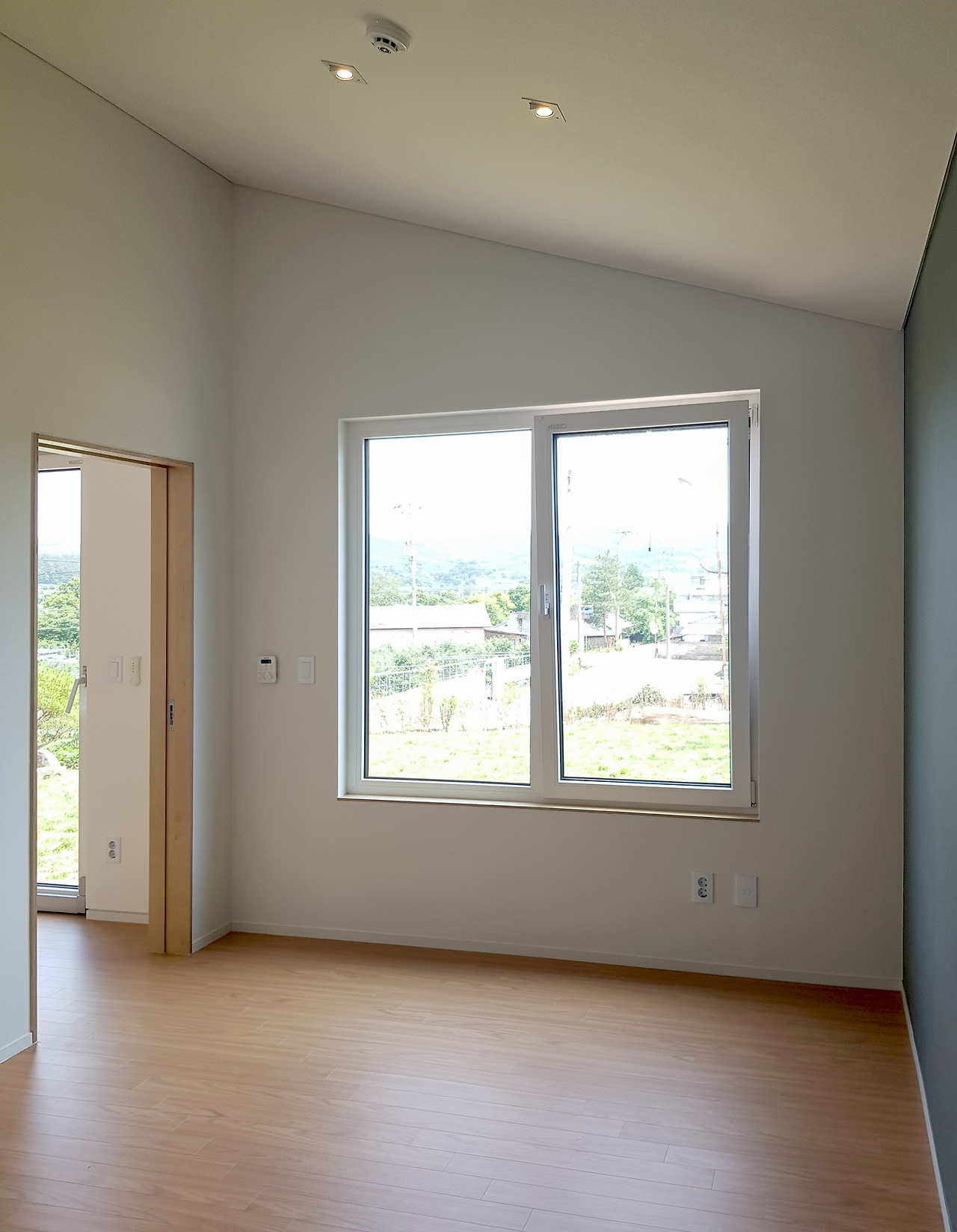 017. 1층 안방의 모습.jpg