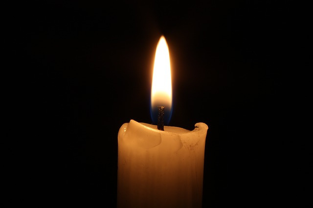 candlelight-1077638_640.jpg