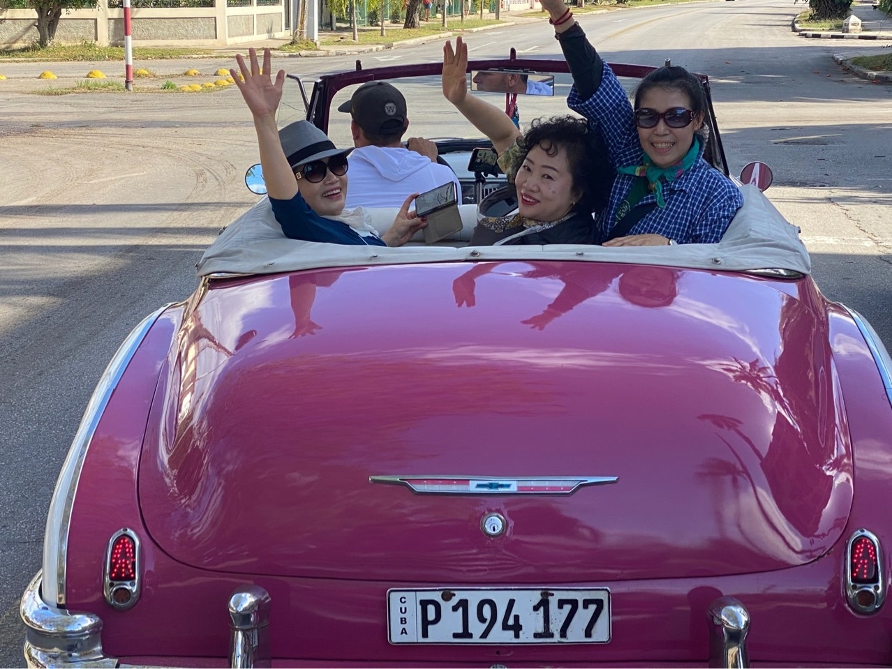 올드카_아바나_누님들.jpg