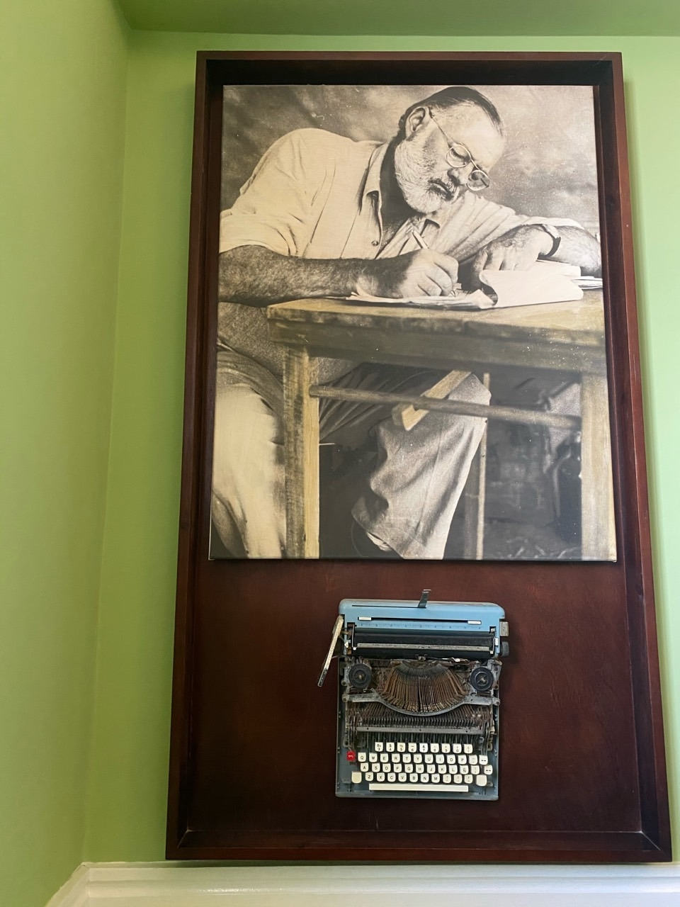 헤밍웨이 타자기.jpg