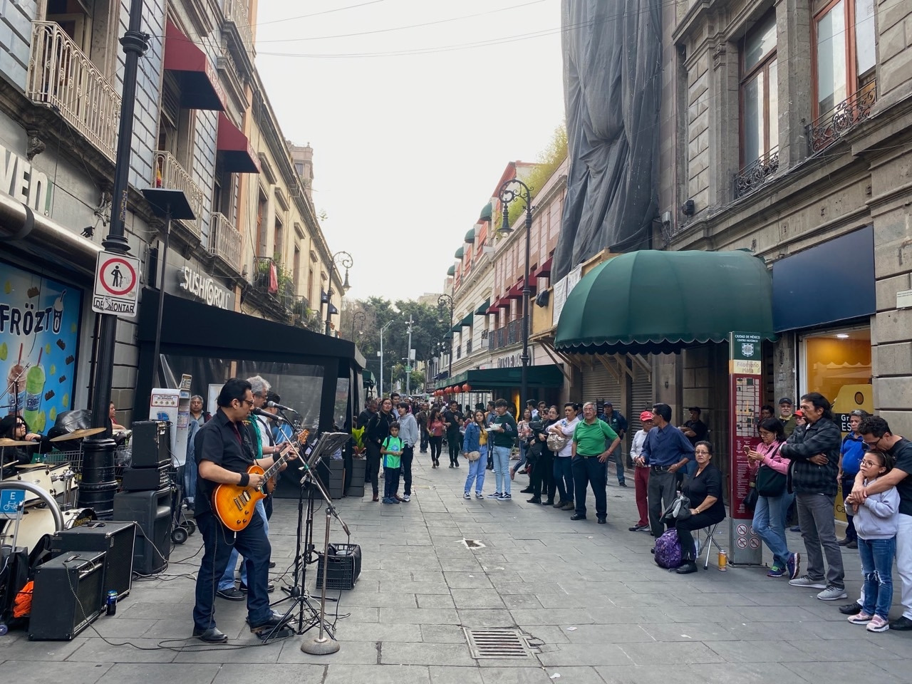 멕시코 길거리공연.jpg