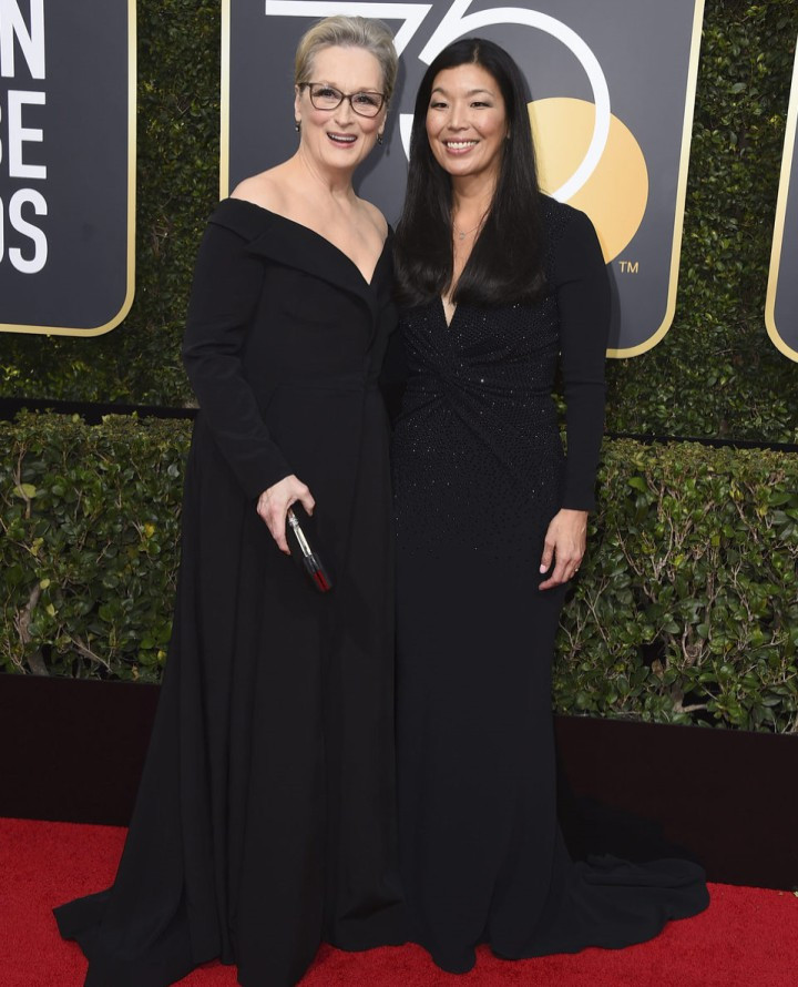 92328_meryl-streep-al-jen-poo-alfombra-roja-globos-de-oro-2018.jpg
