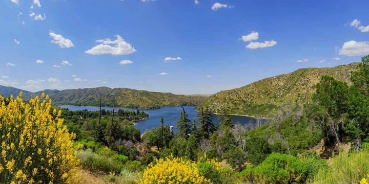 VC_California101_InlandEmpire_SilverwoodLake_Stock_RF_GHJDJN_1280x640.jpg