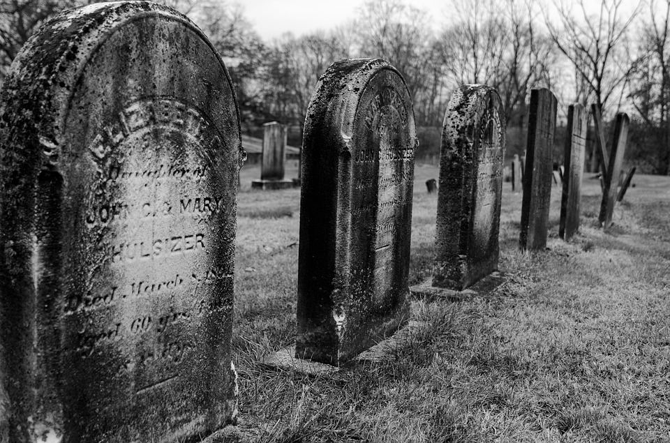 tombstones-3031047_960_720.jpg